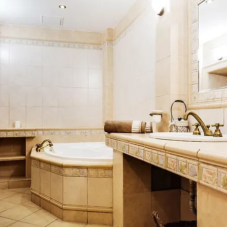 Art Ruzova Apartment