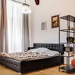 Art Ruzova Daire Prag